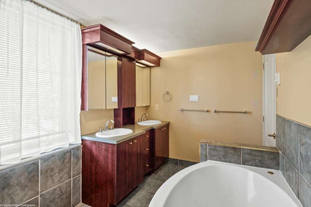 Ensuite bathroom