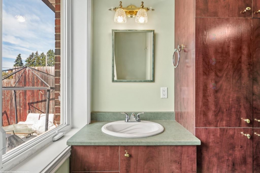 Powder room